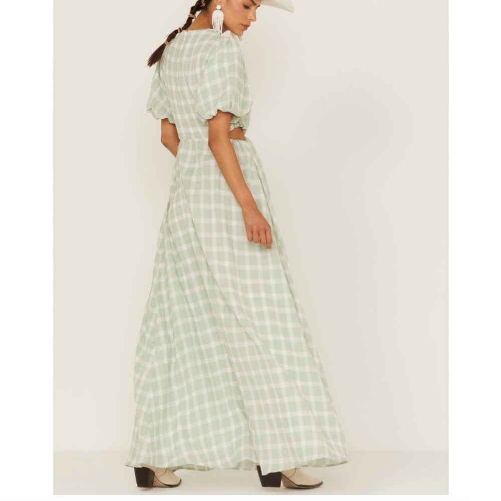 Show me your Mumu green and white maxi dress worn once